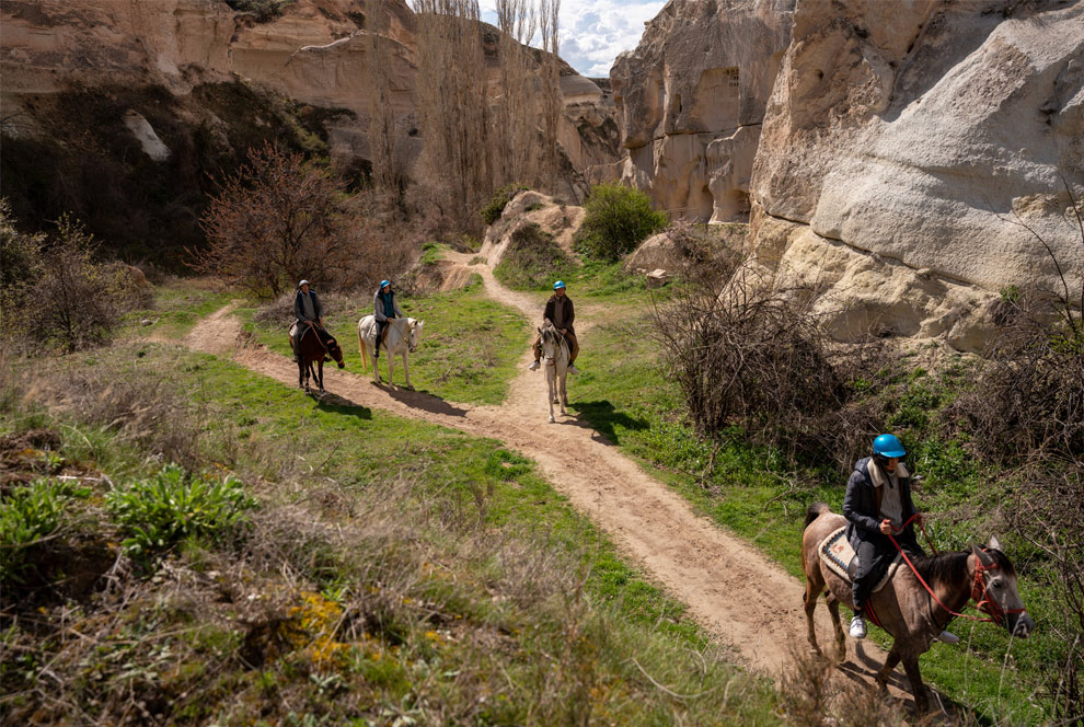 Экскурсия на лошадях в Каппадокии на закате
