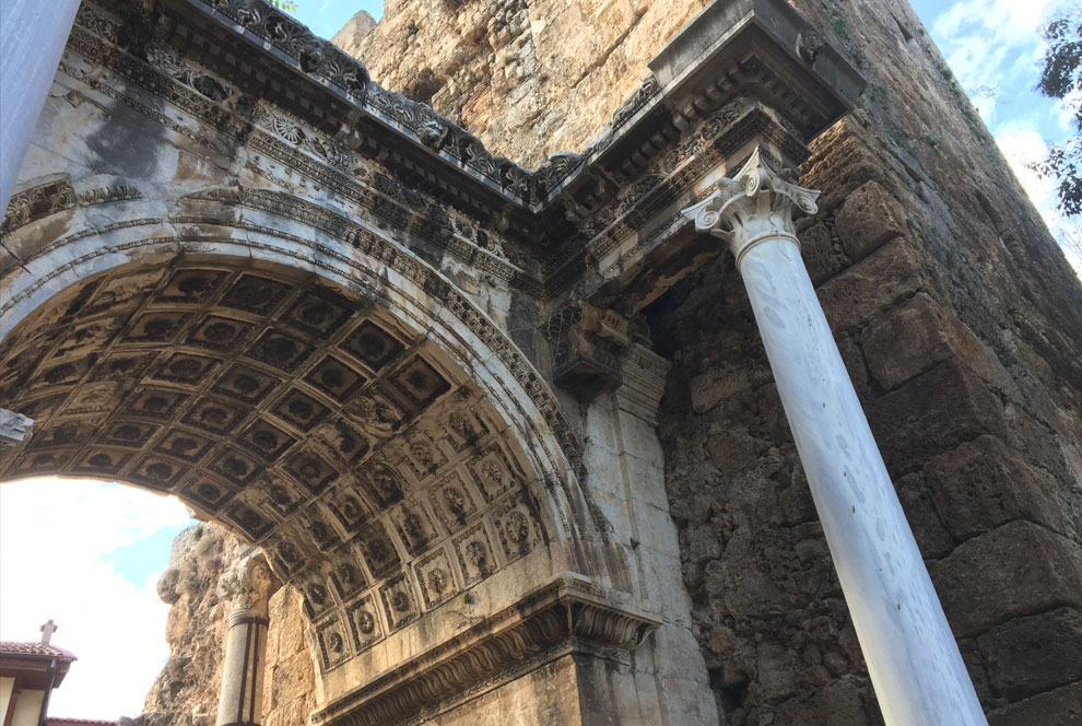 Античные ворота в Анталии
