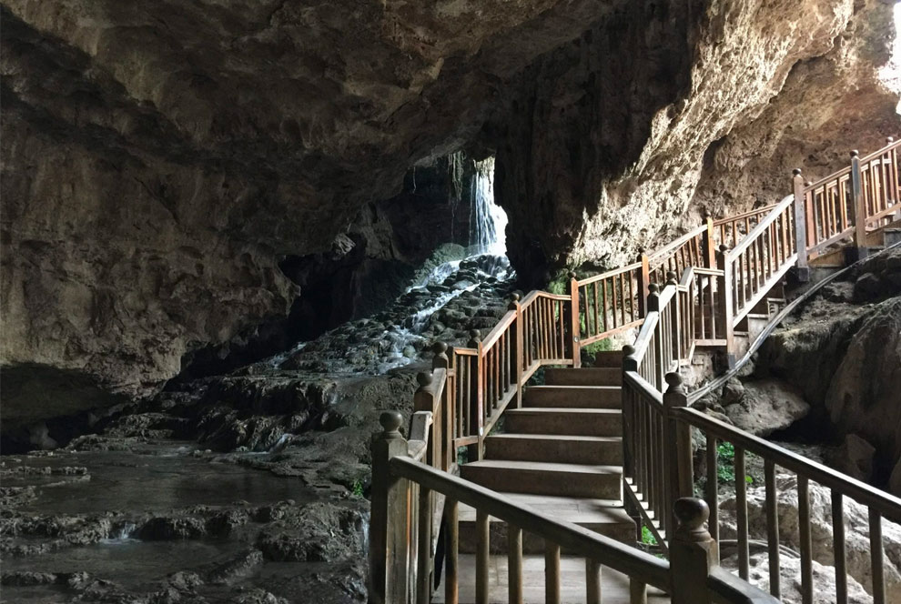Пещеры в Памуккале